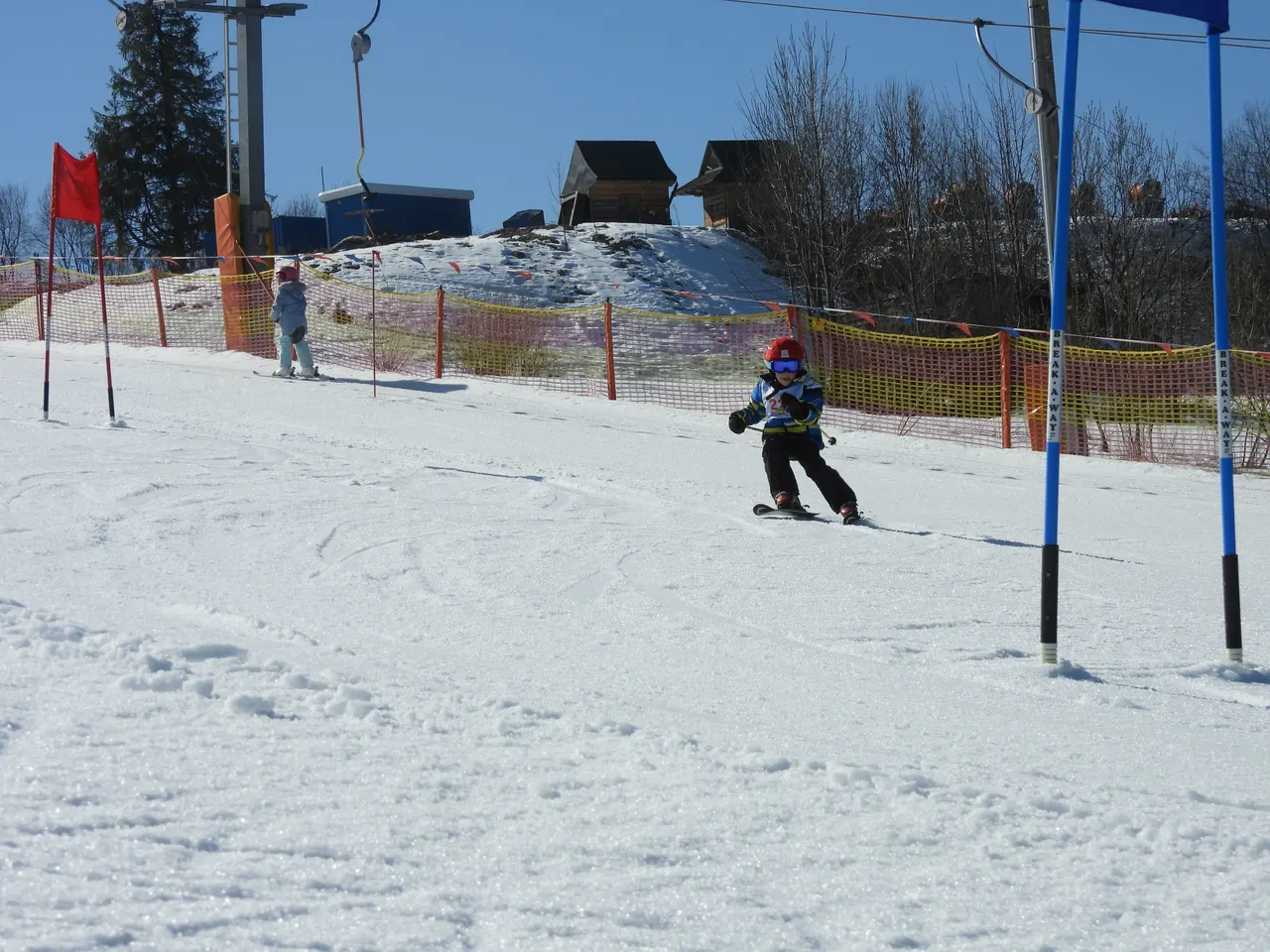 Trening slalomu na obozie zimowym Sport21